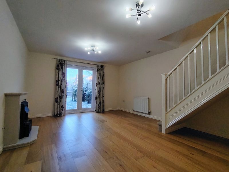 Property photo 3 of 9 Lounge 1