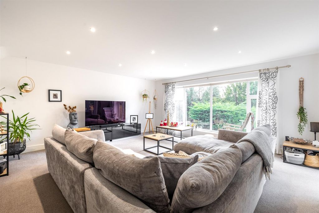 Property photo 3 of 50 17Manoravenue-21.Jpg