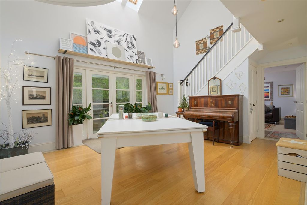 Property photo 3 of 31 S003.Jpg