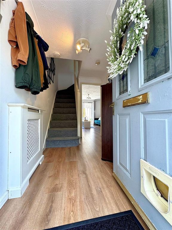 Property photo 3 of 10 Hallway.Jpg