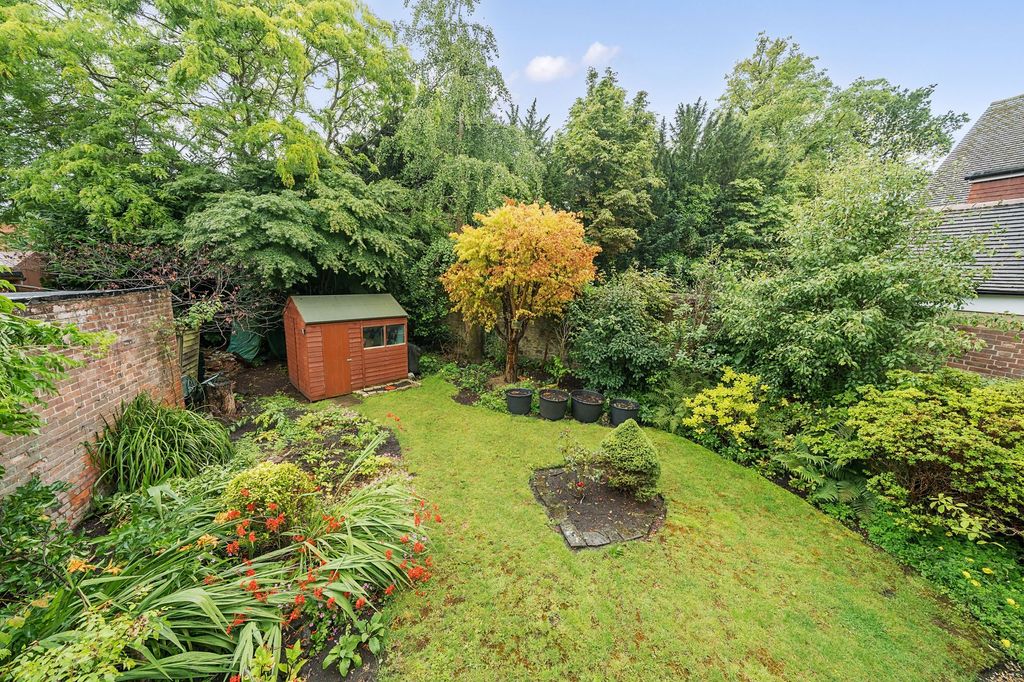 Property photo 3 of 12 Garden