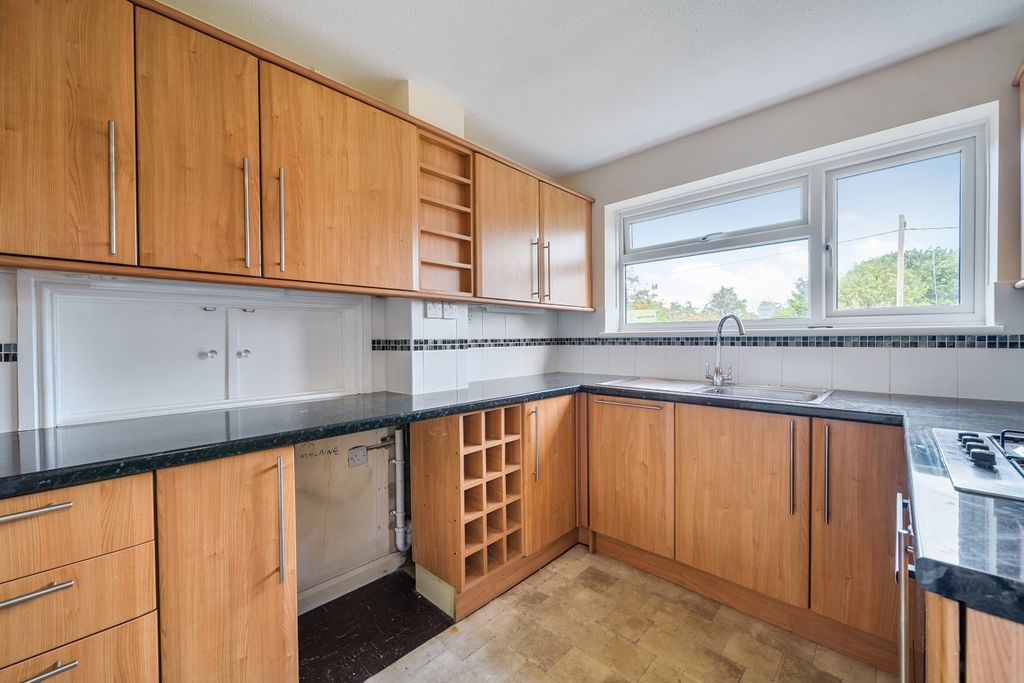 Property photo 2 of 24 7-6Abf74B181Aa3-1527106-1A0Fbdfba024B-011-1-1