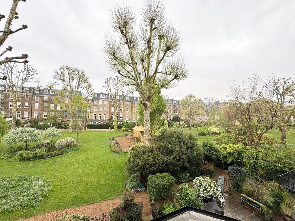 Property photo 3 of 13 Communal Gardens