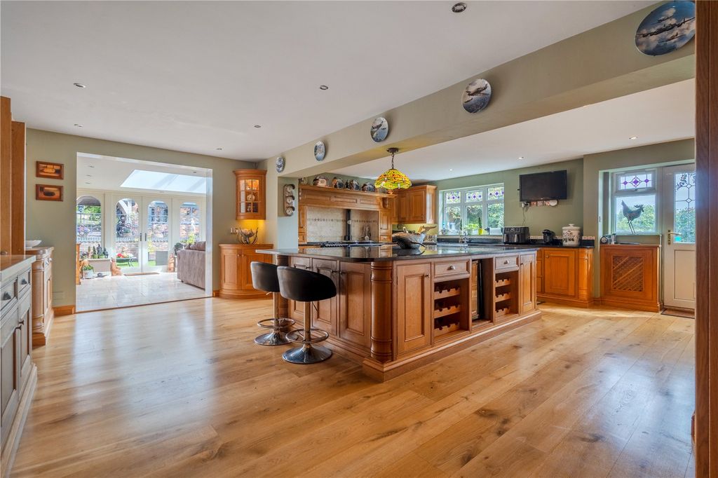 Property photo 2 of 41 Picture No. 23