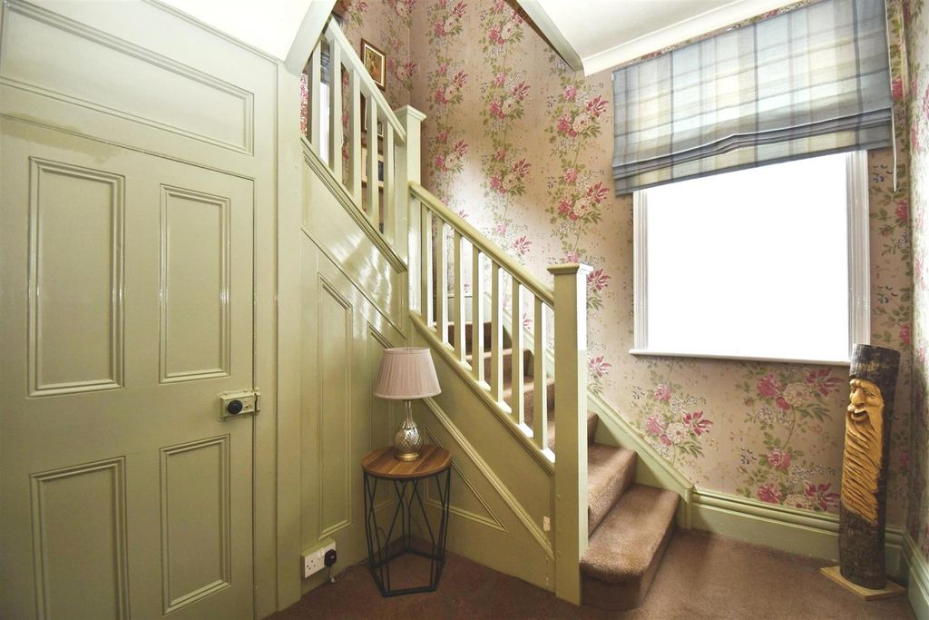Property photo 3 of 38 Entrance Hallway