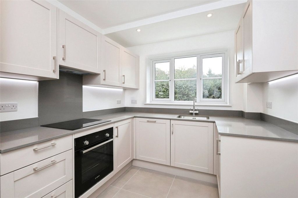 Property photo 3 of 16 Picture No. 12