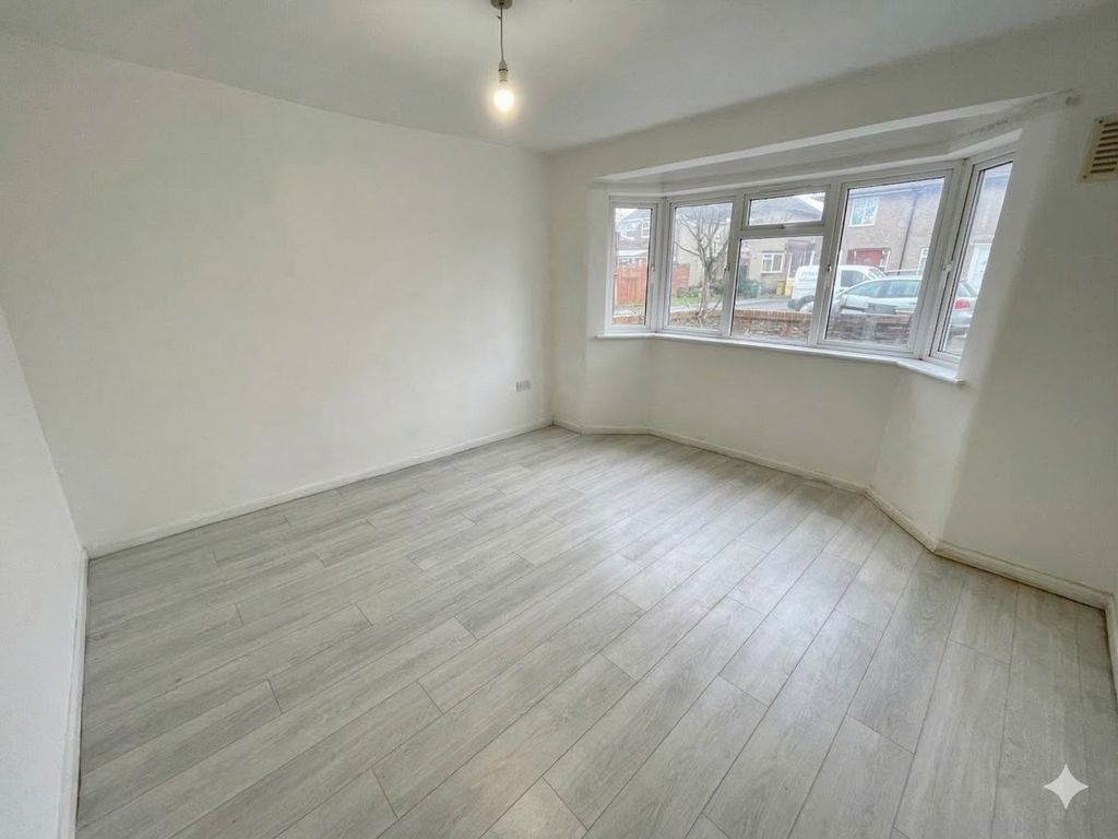 Property photo 3 of 12 5007183