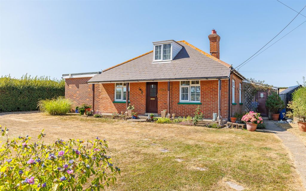 Property photo 1 of 25 Three Bedroom Bungalow