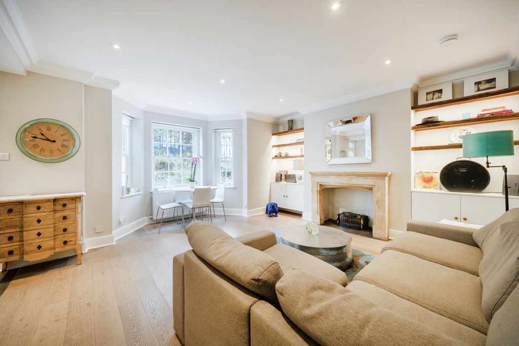 Property photo 3 of 18 Reception