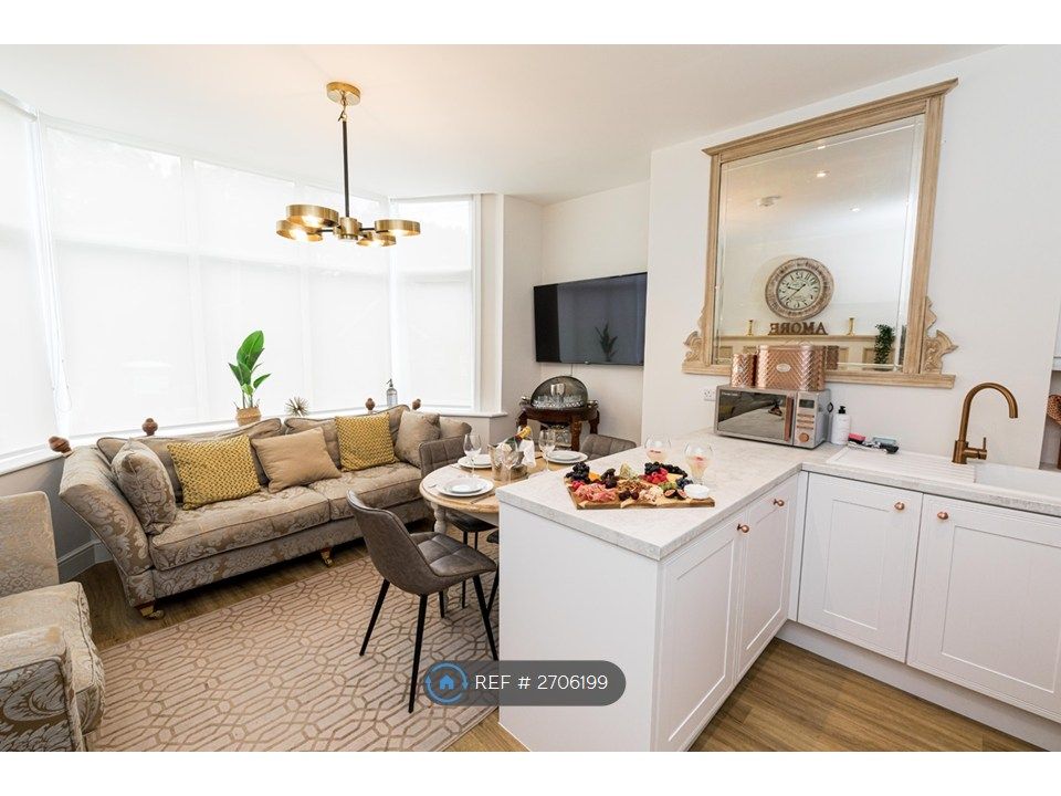 Property photo 2 of 9 Lounge/Kitchen