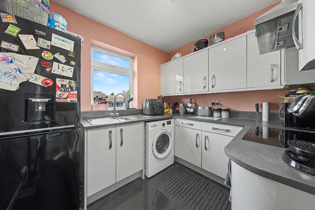 Property photo 2 of 25 Kitchen