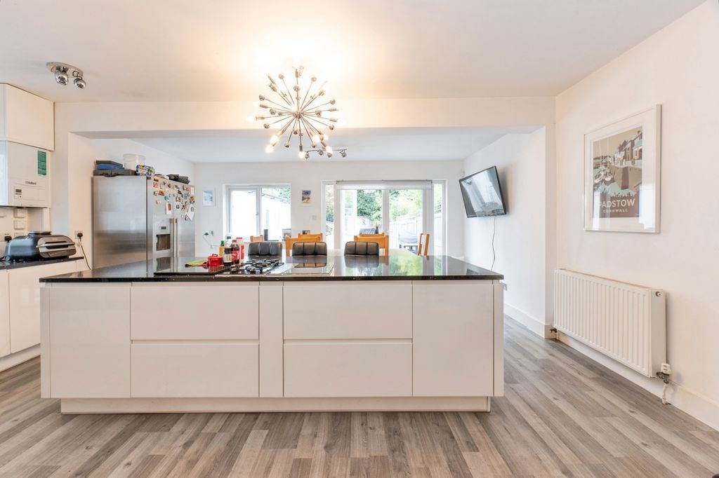 Property photo 3 of 17 Photo