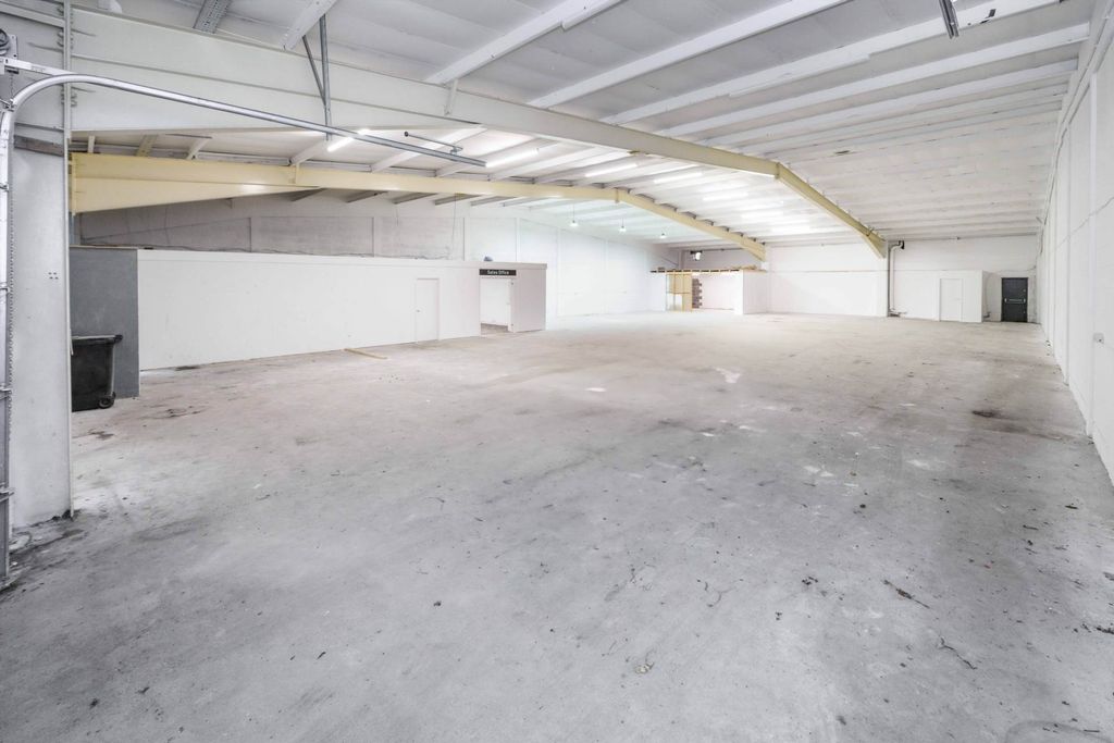 Property photo 3 of 21