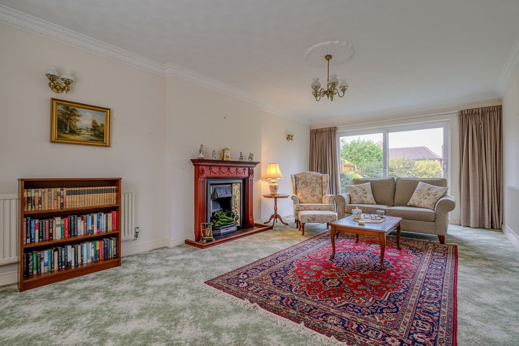 Property photo 2 of 17