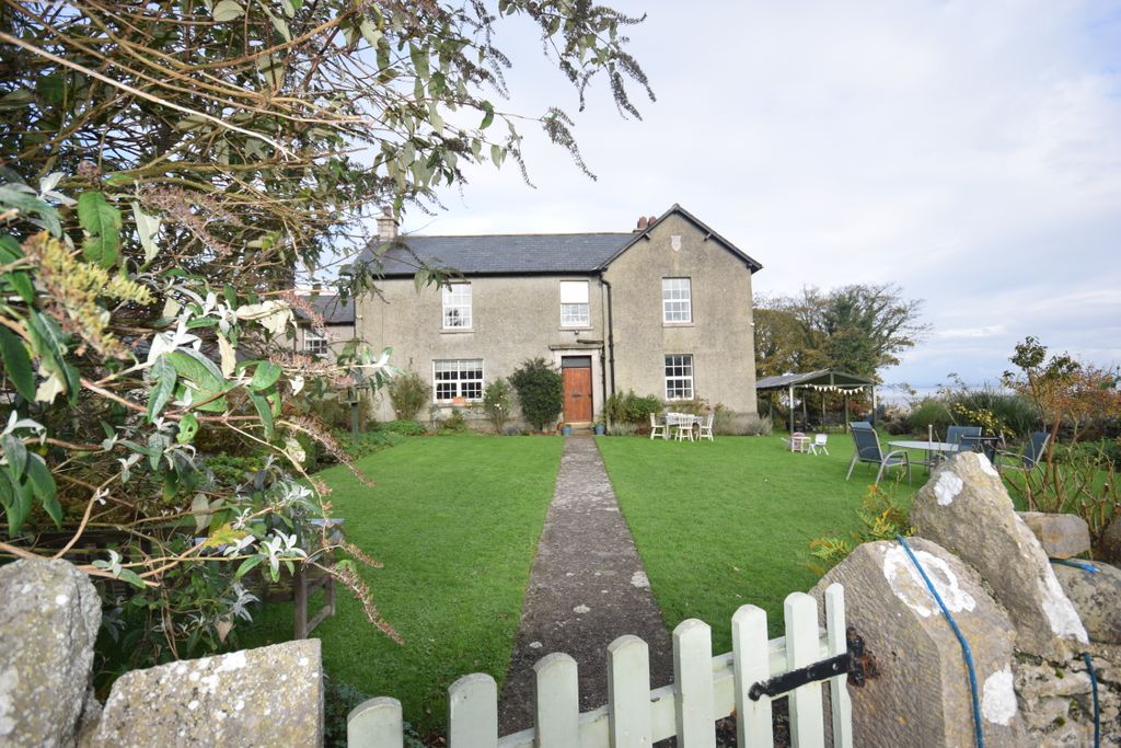 Property photo 2 of 29 Frontage