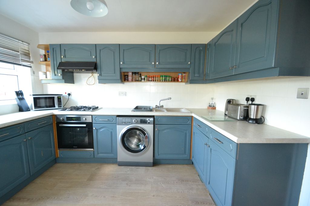 Property photo 3 of 16 Kitchen