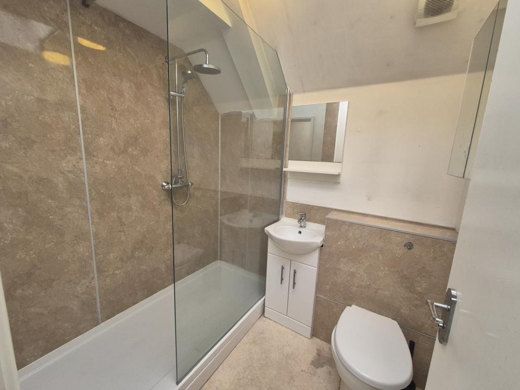 Property photo 3 of 10 Kitchen