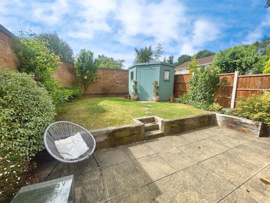 Property photo 2 of 13 Garden