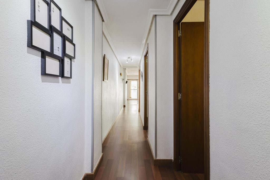 Property photo 2 of 37