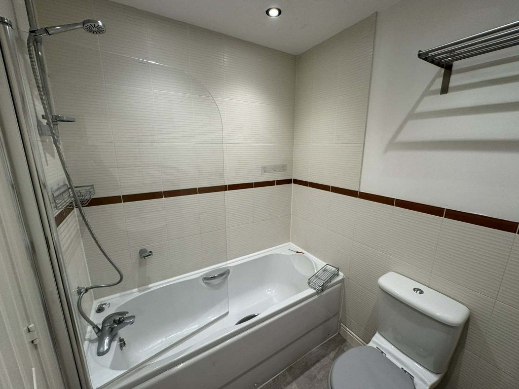 Additional image 12 of 4 bed town house to rentUrquhart Road, Thatcham RG19