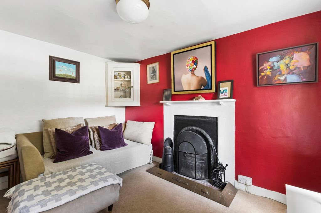 Property photo 3 of 13 Snug