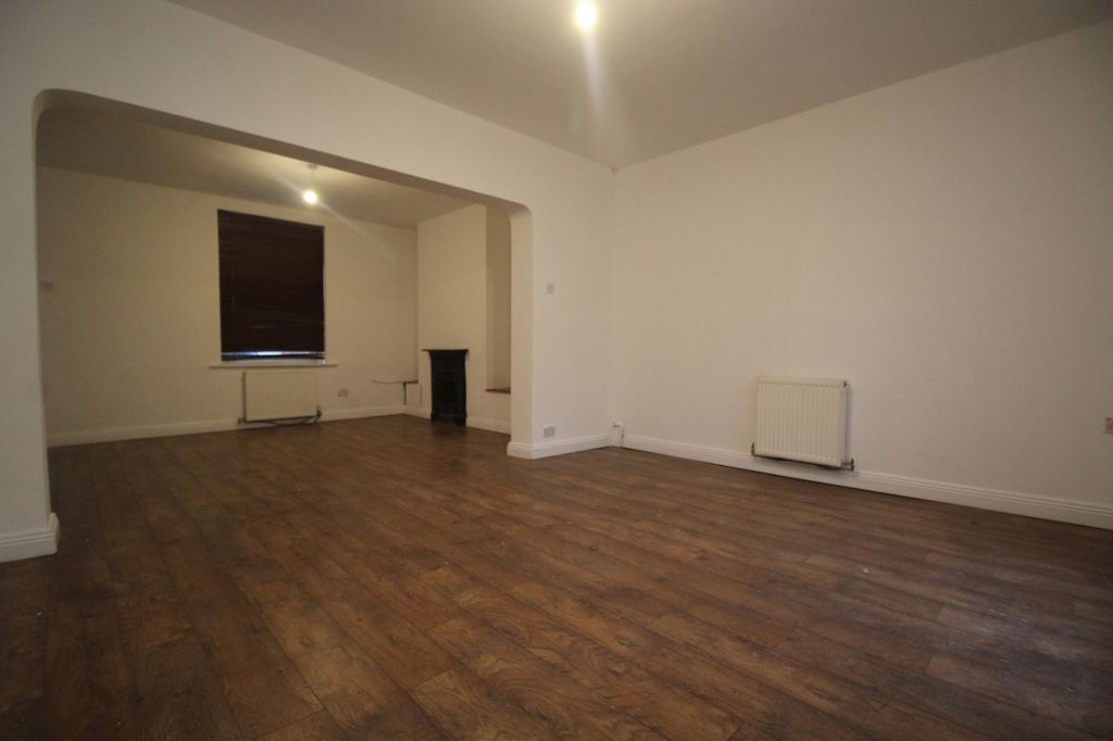 Property photo 3 of 12 Lounge
