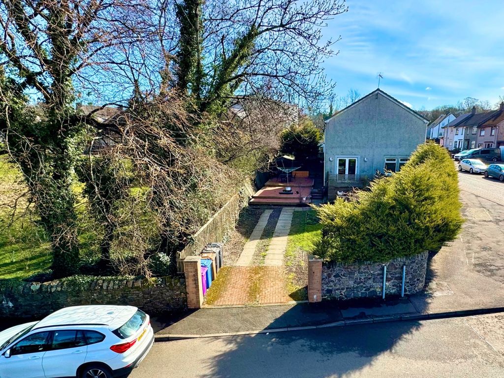 Property photo 2 of 30 Reform Street, Beith Driveway