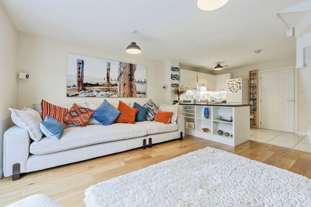 Property photo 3 of 20 Pbox-Img.Jpg