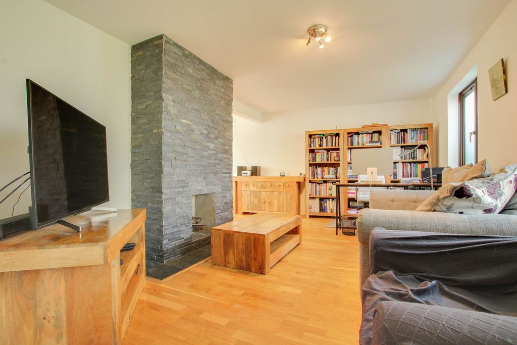 Property photo 3 of 22