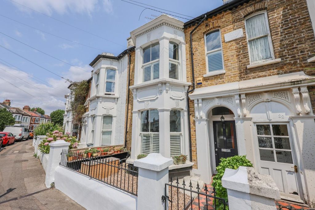 Property photo 1 of 35