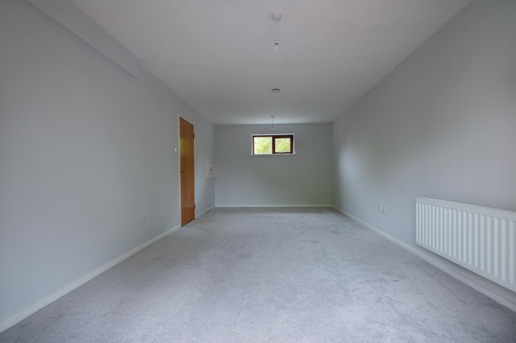 Property photo 2 of 13 Flat 15 Amberley House-5
