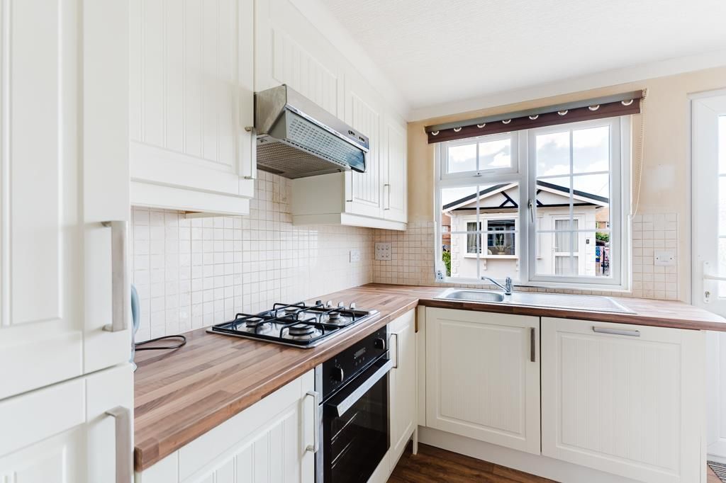 Property photo 2 of 21 17 Acorn Park, Burton Latimer-3.Jpg