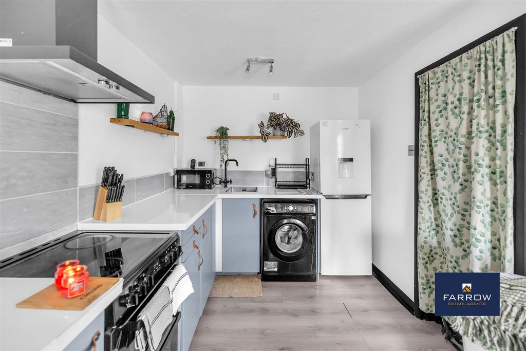 Property photo 2 of 20 Kitchen