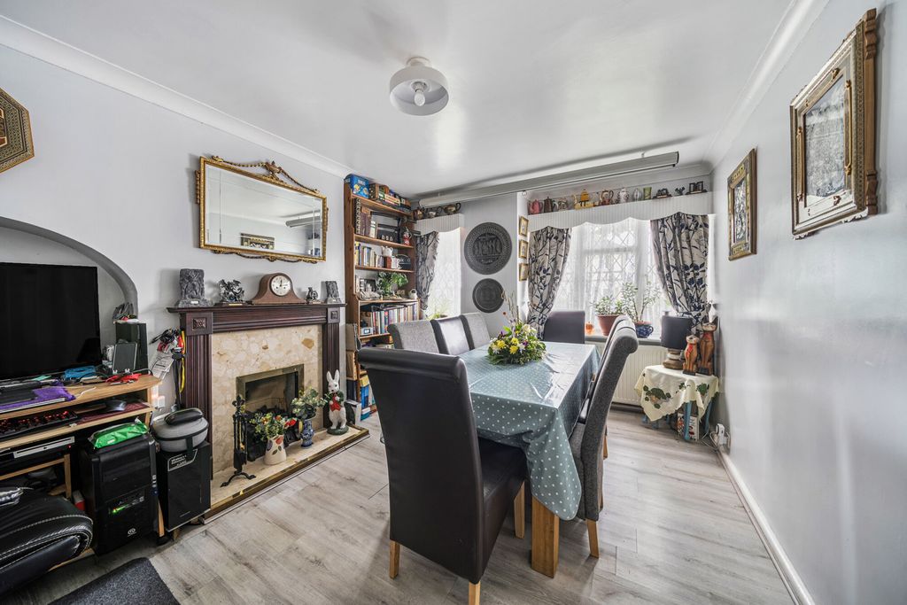 Property photo 3 of 19 1318610-2-68652cc...