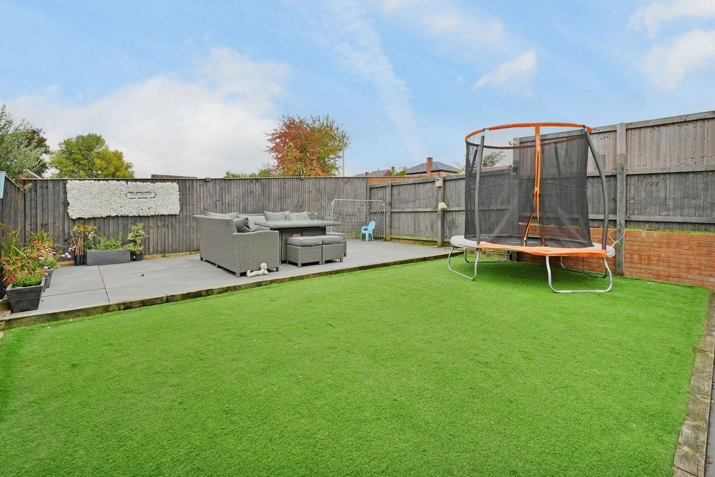 Property photo 2 of 31