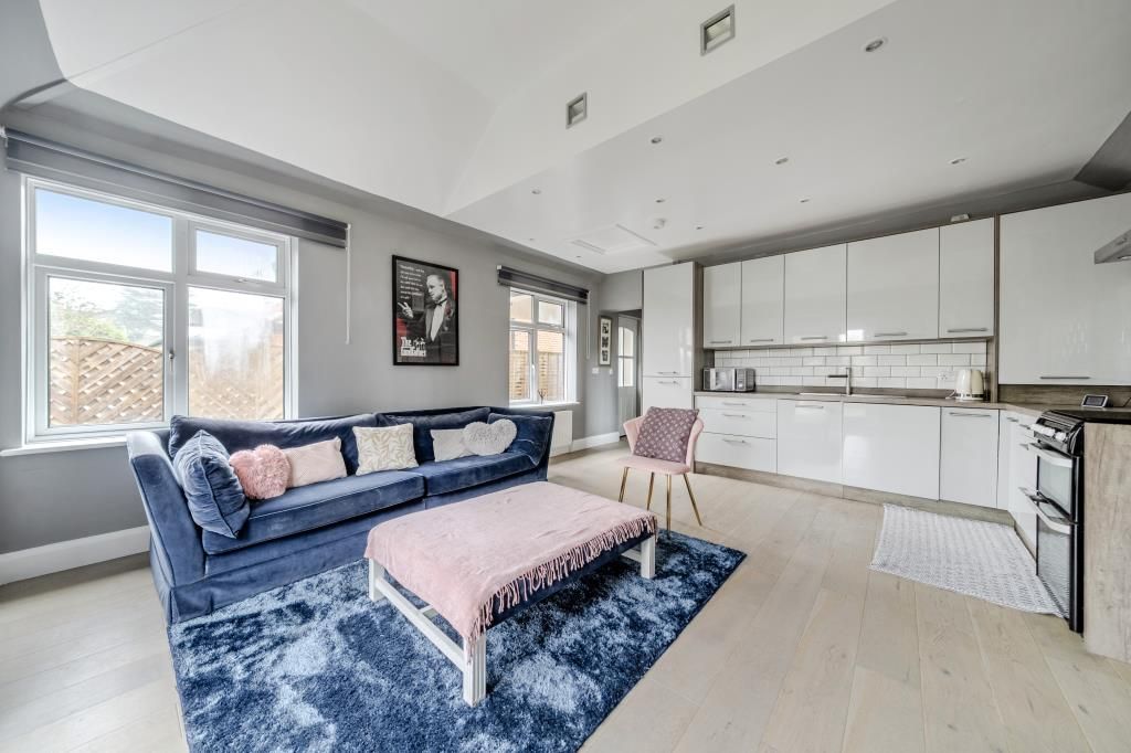 Property photo 3 of 11 Kitchen / Reception