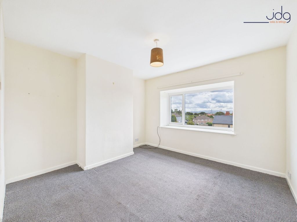 Property photo 2 of 6 Spacious Living Room