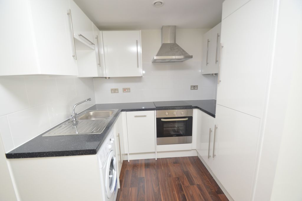 Property photo 2 of 7 12 Zenith House Kitc
