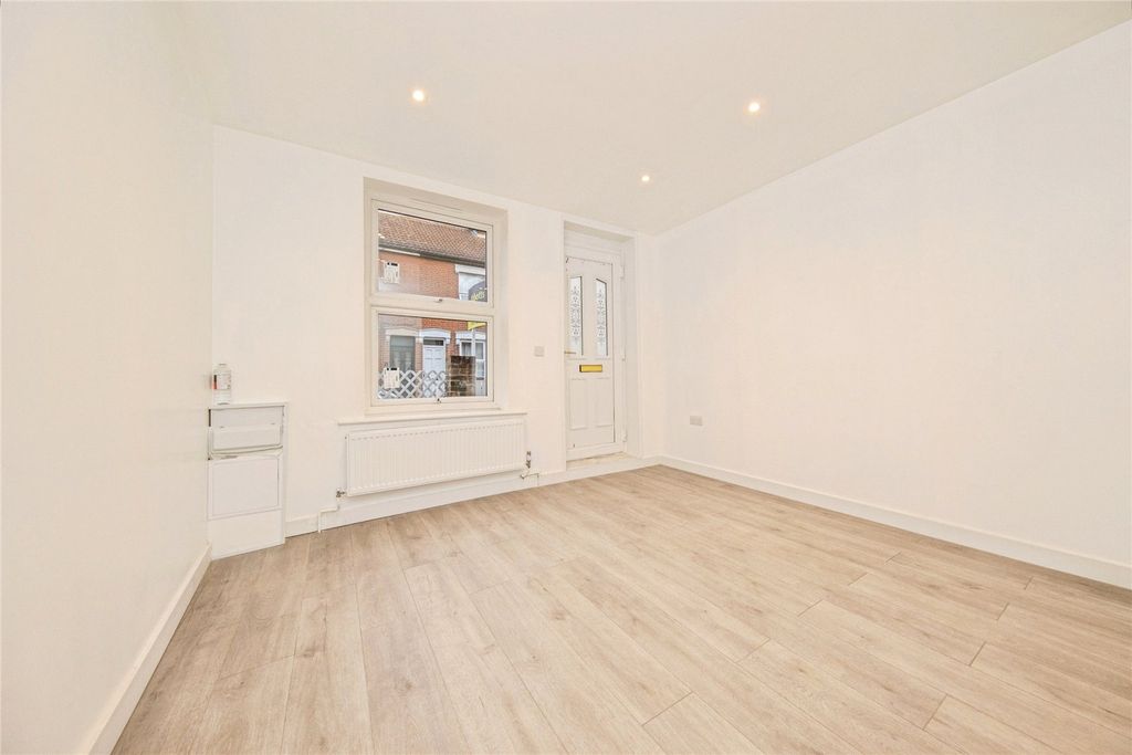 Property photo 2 of 15 Picture No. 20