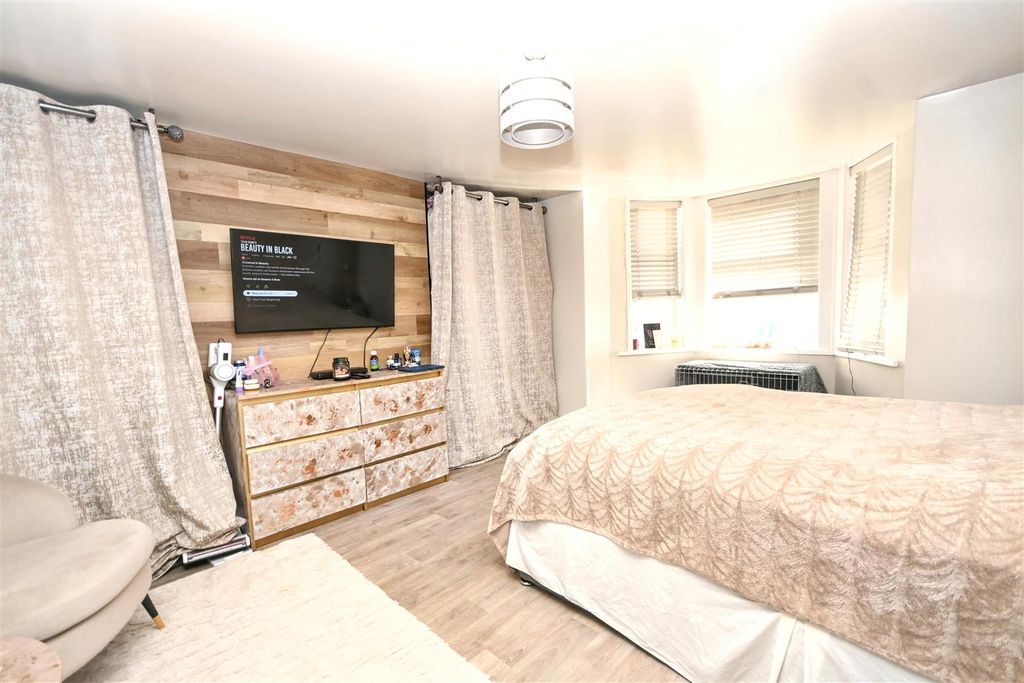 Property photo 3 of 25 F1 - Lounge (B).Jpg