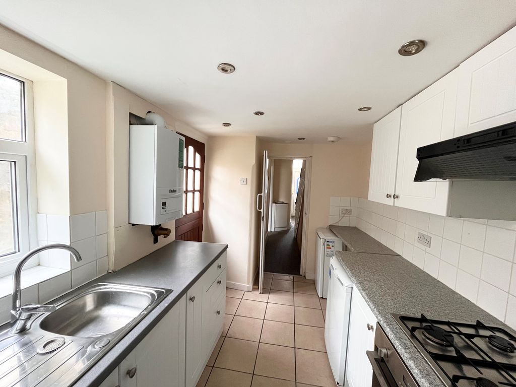 Property photo 3 of 13 Kitchen 1