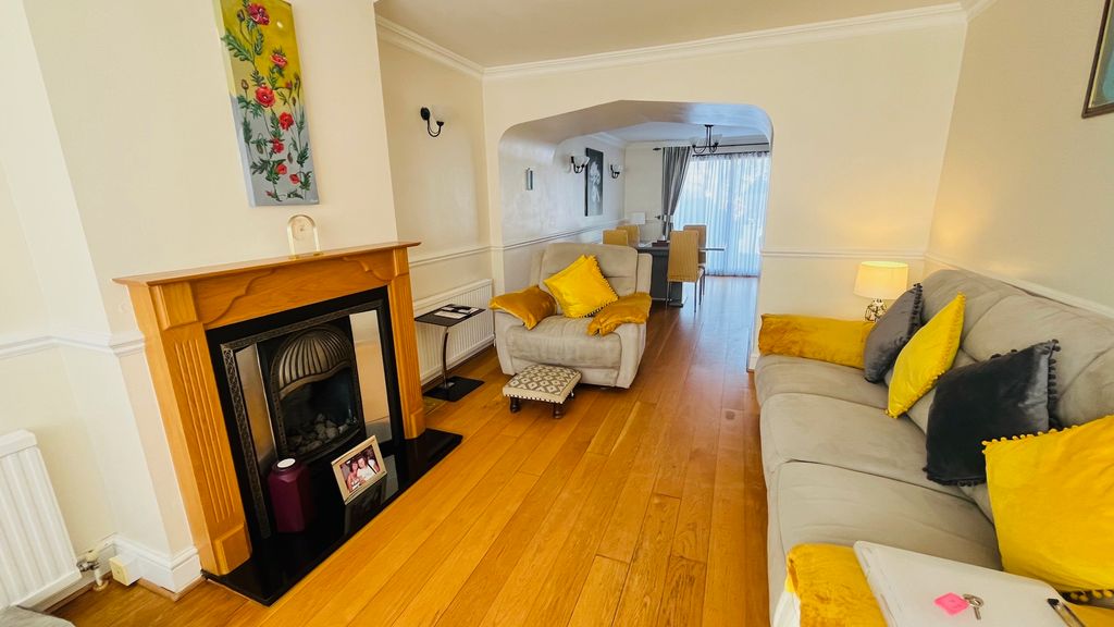 Property photo 2 of 11