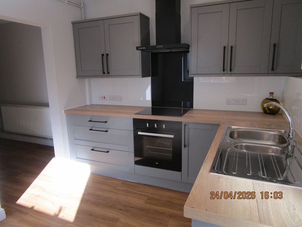 Property photo 2 of 9 Kitchen