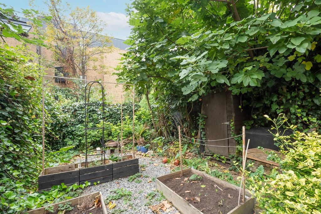 Property photo 3 of 12 Garden