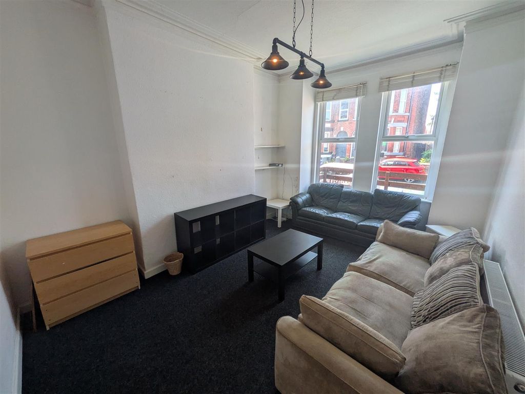 Property photo 2 of 14 Lounge