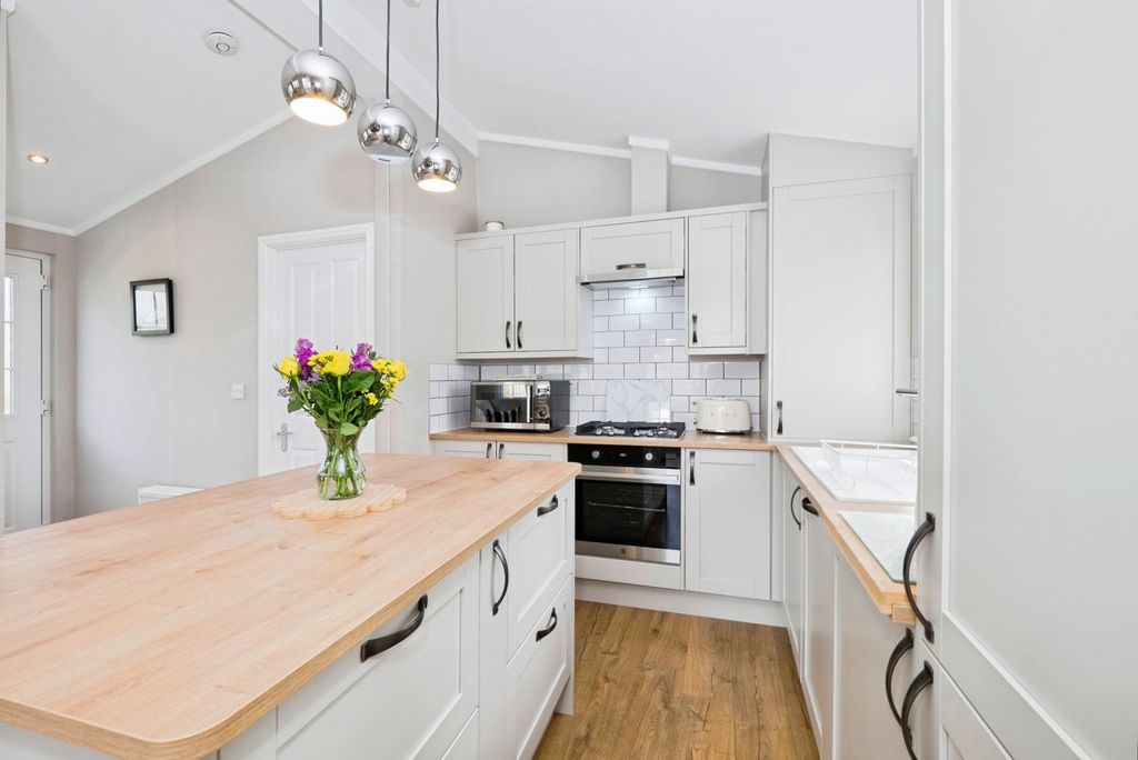 Property photo 3 of 16 Pbox-Img.Jpg