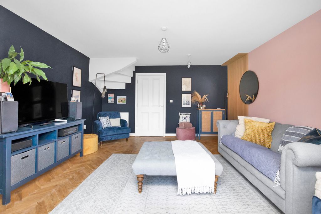 Property photo 3 of 33