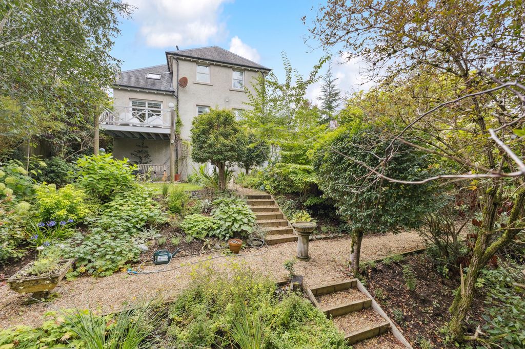 Property photo 1 of 32