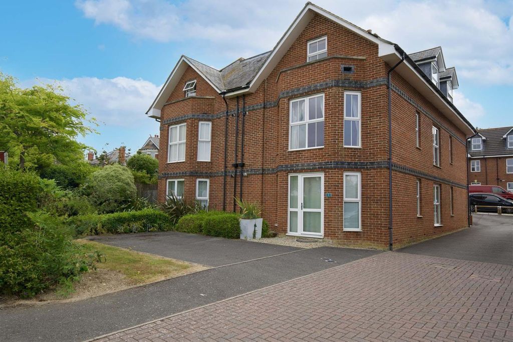 Property photo 2 of 14 644 Front.Jpg