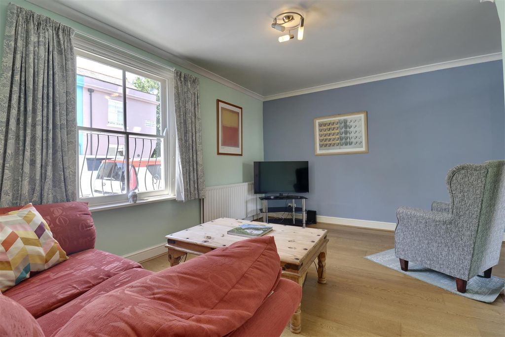 Property photo 2 of 33 D3Bc42Eb-9B3A-496A-Be28-C6B8401E3D62_1_201_A.Jpeg